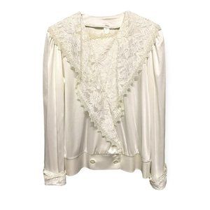 White Lace Buttoned Long Sleeve